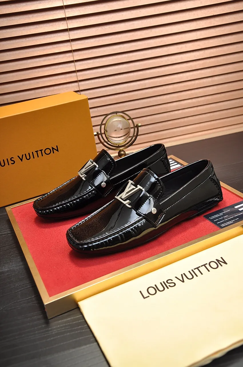 Men's men's shoes 💰420💶 [LV Doudou shoes] (water-dyed cowhide lining) new model is on the market, available on the official website. The new Doudou shoes are processed into single-color materials, and the uppers are made of imported horsehide leather. The body of the shoe is fully hemmed with mark thread, and is lined with imported original cowhide leather. The elegant shoe shape is super suitable for all-matching, and the size is 38-44.